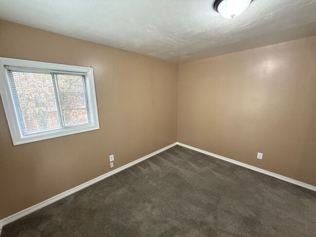 Building Photo - 465 Madrona Ave SE