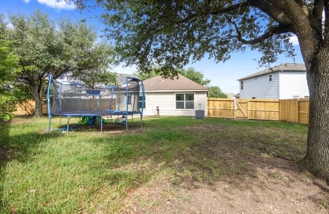Building Photo - 3638 Fuller Bluff Dr