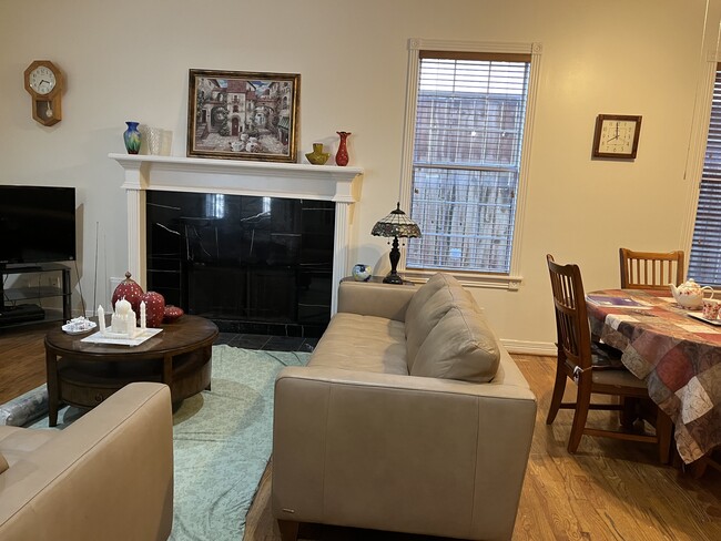 Building Photo - 6855 Bellgreen Dr