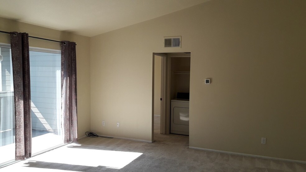 living room - 3500 S Greenville St