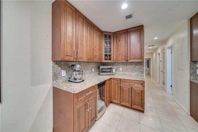 Building Photo - 1728 NE 16th Ave