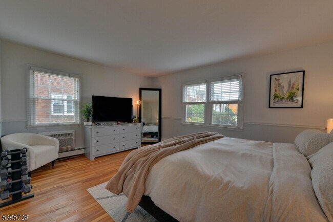 Building Photo - 666 Bloomfield Ave