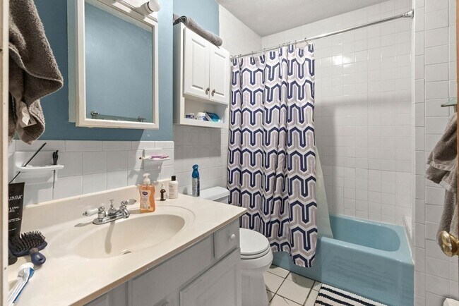 Building Photo - 51 Sargent Ave