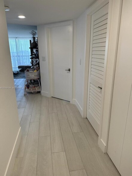 Building Photo - 2333 Brickell Ave