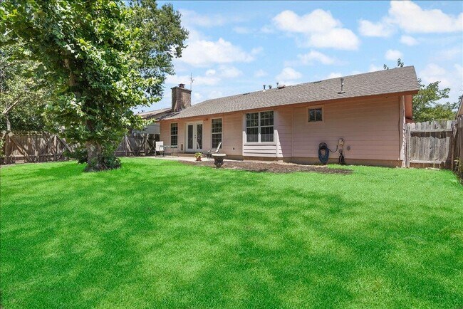 Building Photo - 4611 Cedargrove Dr