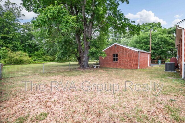 Building Photo - 10530 Lambeth Rd
