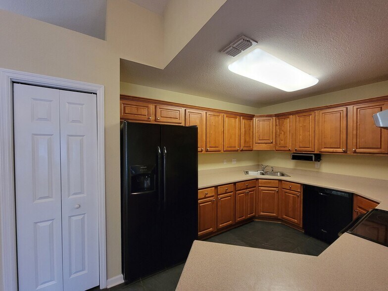 Building Photo - 2372 Quazar Cir