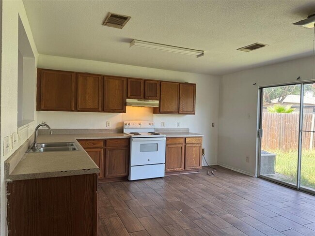 Building Photo - 13524 Coomes Dr