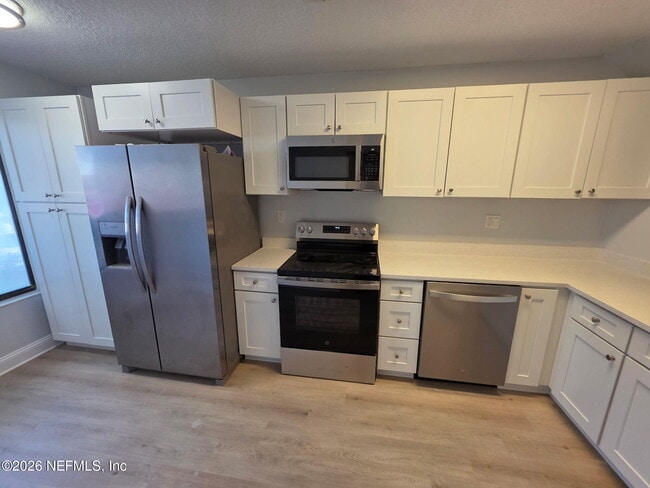 Building Photo - 7701 Baymeadows Cir W