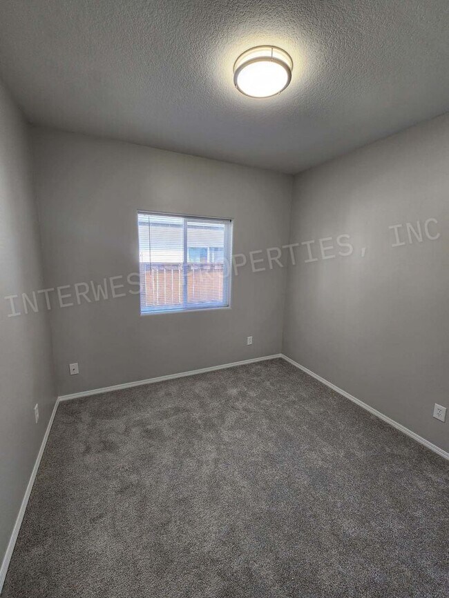 Building Photo - Super Cute 3+ Bd 2ba Ranch Style Home With...