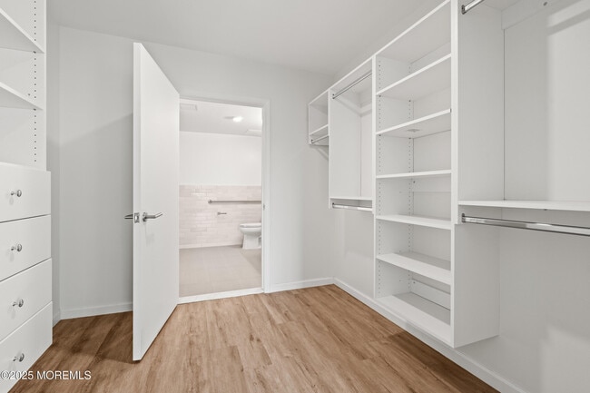 Building Photo - 165 Pavilion Ave