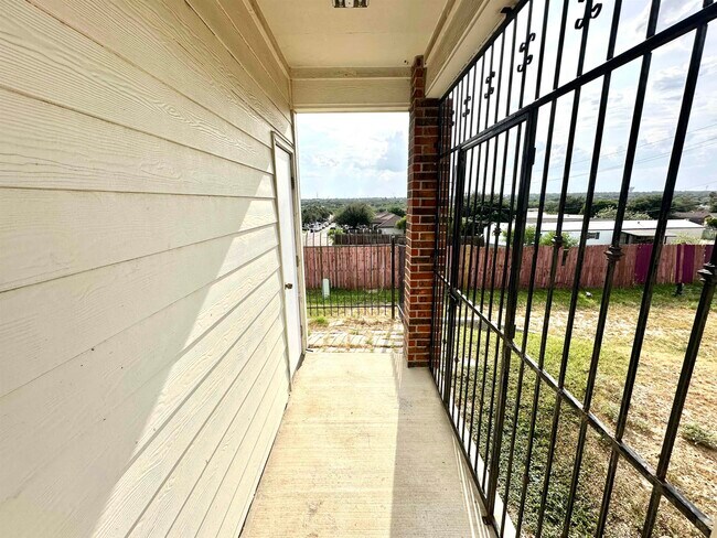 Building Photo - 4246 Dorel Dr