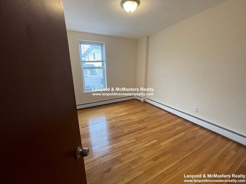 Building Photo - 180 North Beacon St