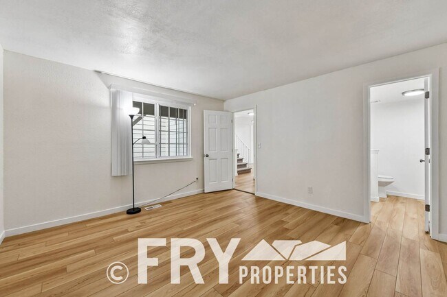 Building Photo - 14313 E Warren Pl