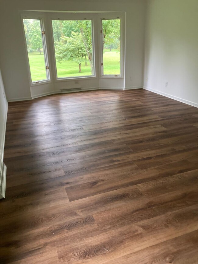 Building Photo - Beautiful Home on the Maumee River