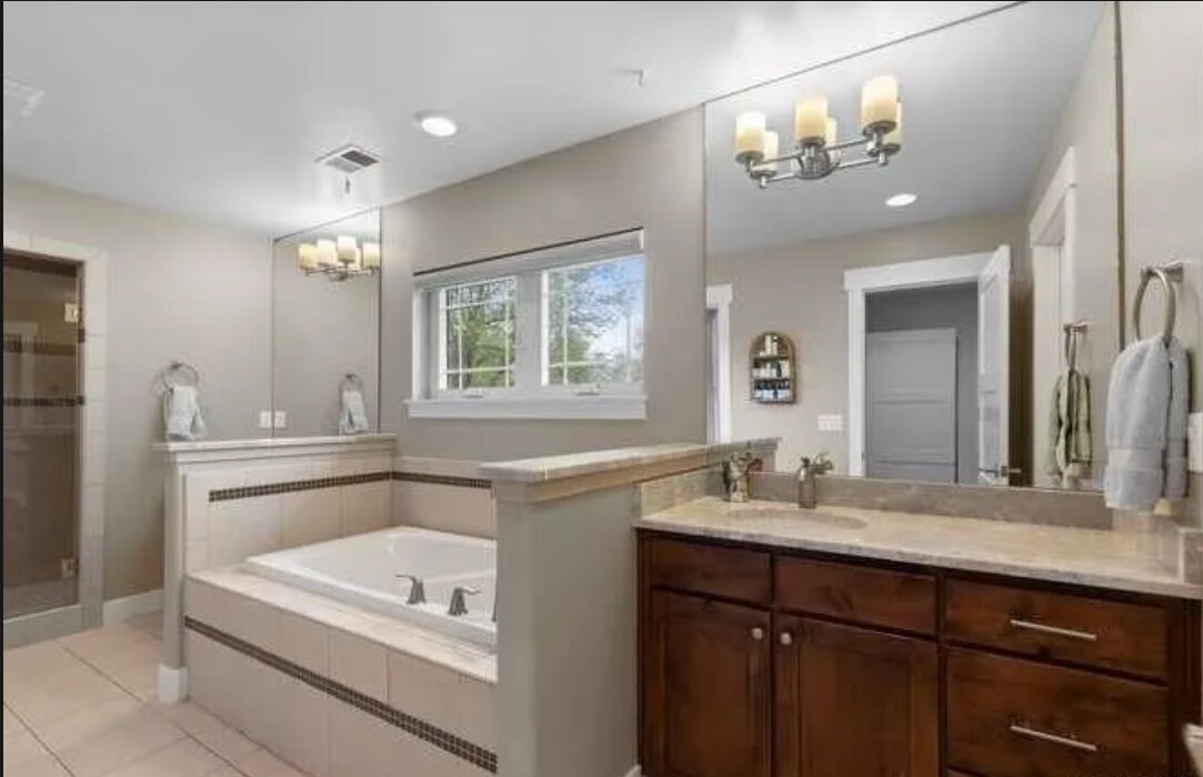 Building Photo - 965 S Clarkson St