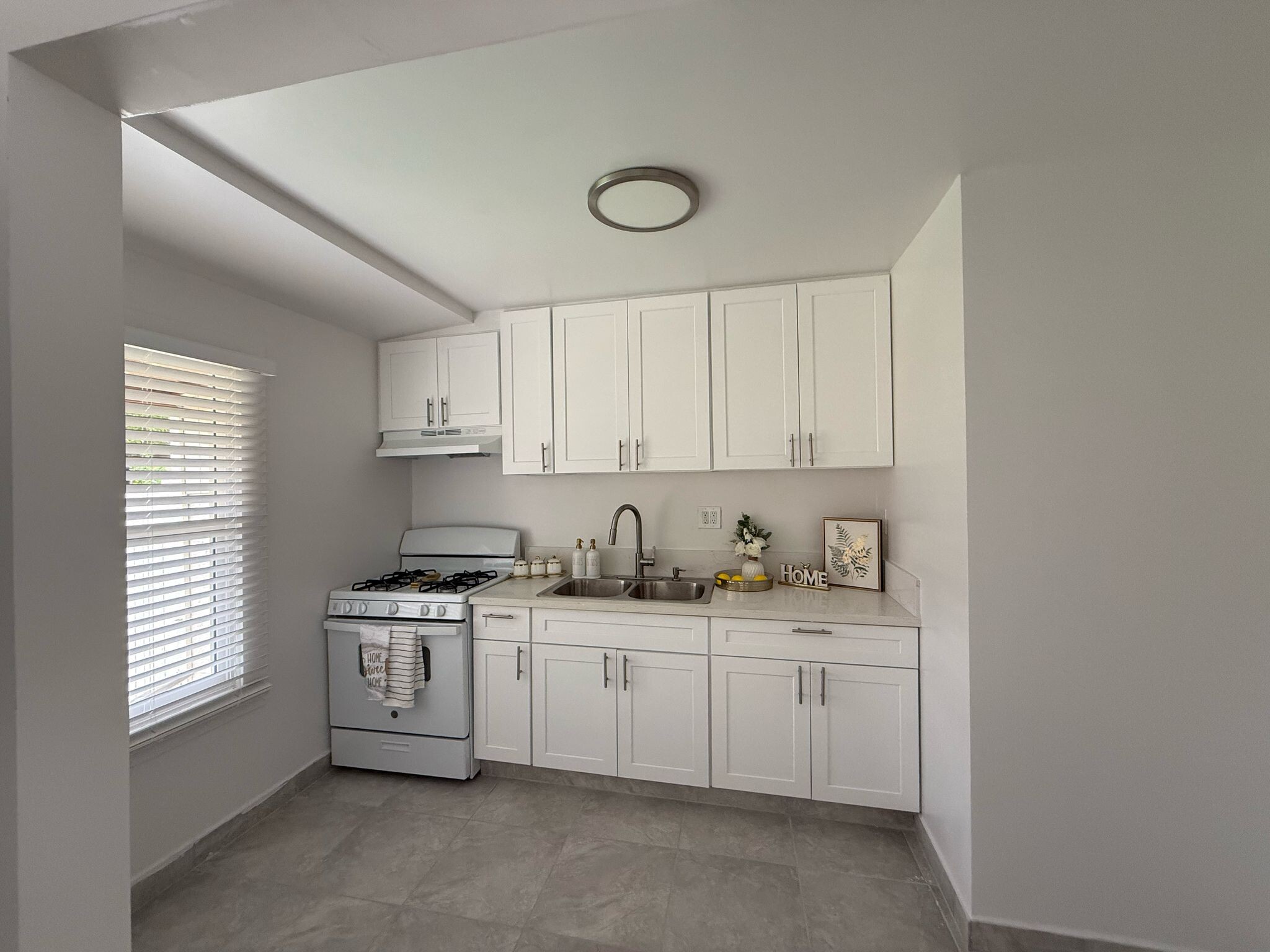 Building Photo - 10408 Edison Way