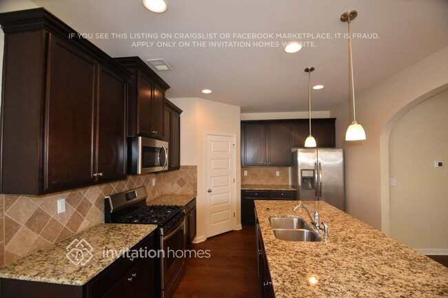 Building Photo - 2813 Birmingham Dr