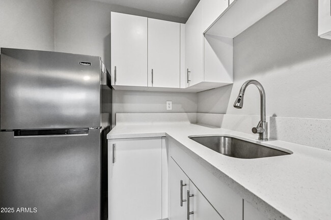 Building Photo - 3025 N 32nd St
