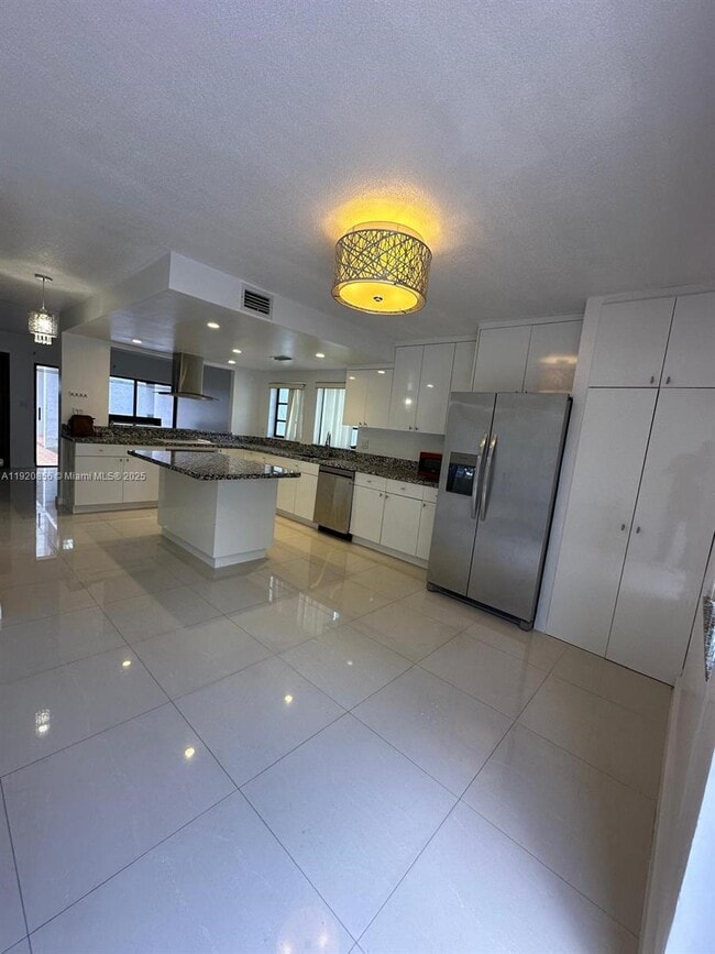 Building Photo - 1990 Brickell Ave