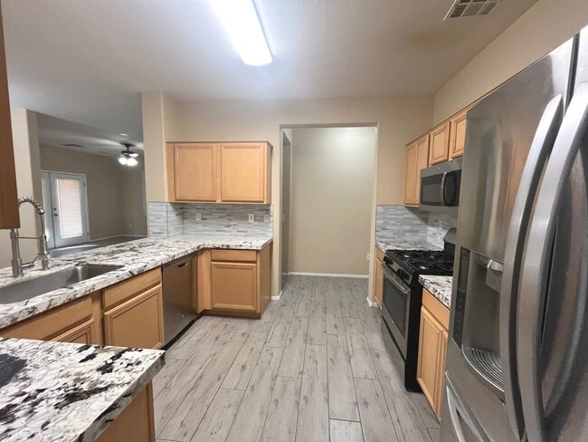 Building Photo - Beautiful Summerlin townhome, 3 bed, 2.5 bath, on 1st floor.