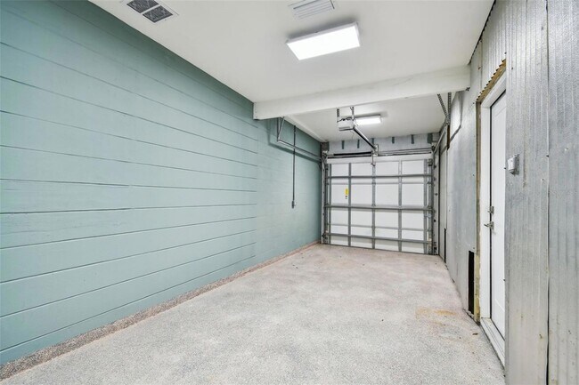Building Photo - 3218 38th St N
