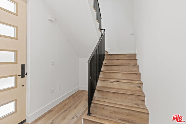 Building Photo - 10915 Hesby St