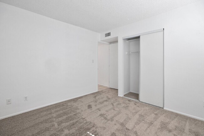 Building Photo - 2104 E Cornell Dr