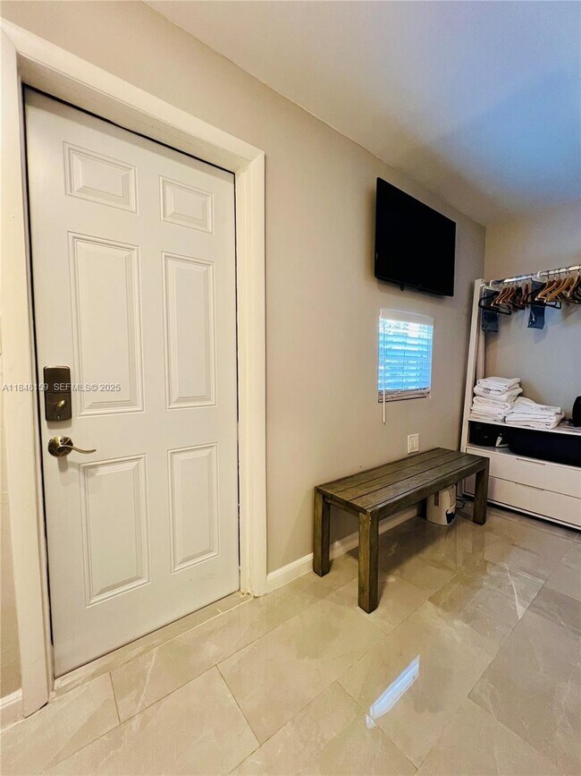 Building Photo - 361 SW 20th Rd