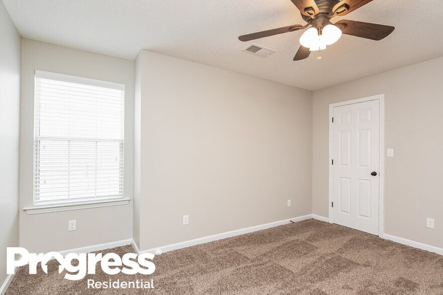 Building Photo - 9849 White Poplar Dr