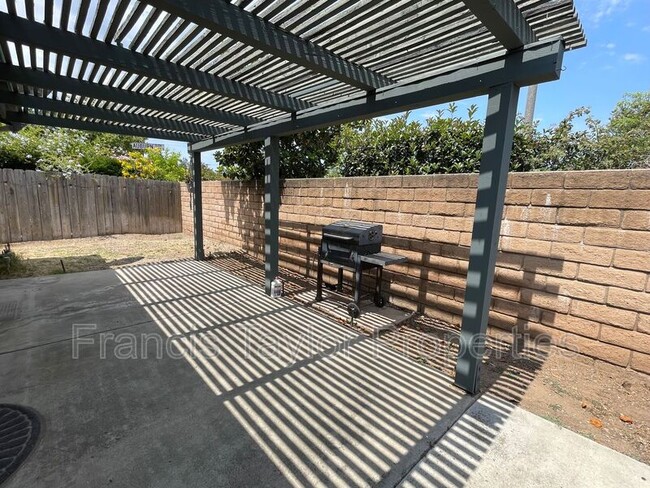 Building Photo - 2422 Teaberry Glen