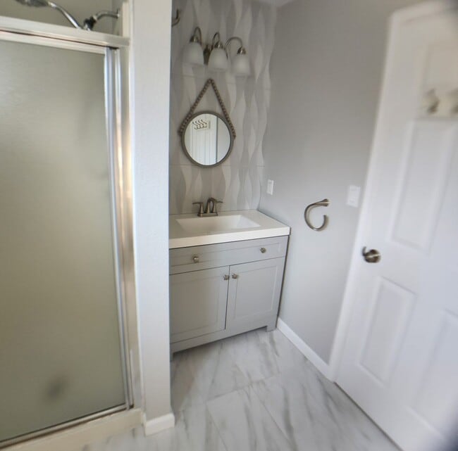 Building Photo - Crystal Lake Home For Rent