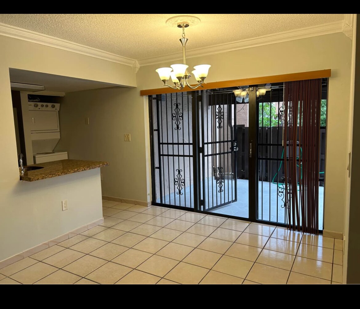 Dining - 495 W Park Dr