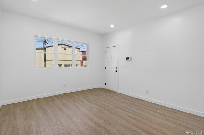 Building Photo - 165 W Main St