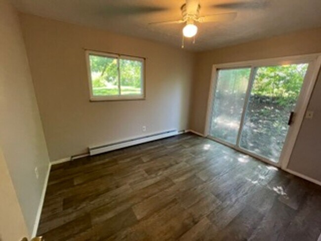 Building Photo - 138 Mendel Ct