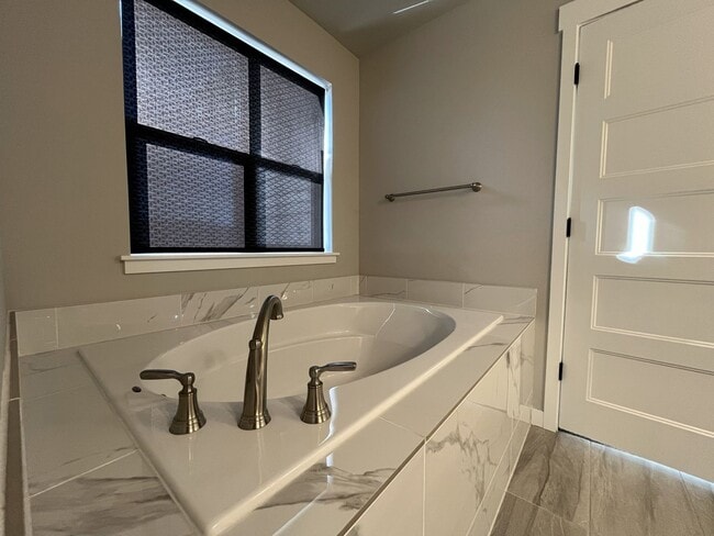 Building Photo - Expansive 2020 Forest Grove Home with 4 Bedrooms, Loft, Modern Kitchen & Covered Patio