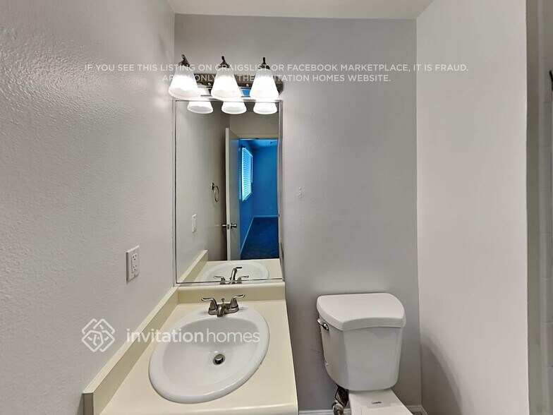 Building Photo - 18900 E Chaffee Pl