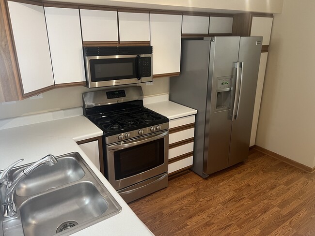 Building Photo - 250 Regal Ct