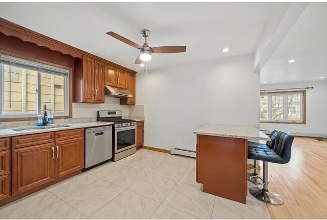 Building Photo - 93 Lord Ave