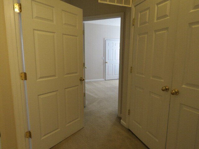 Building Photo - 936 Cinnamon Dr