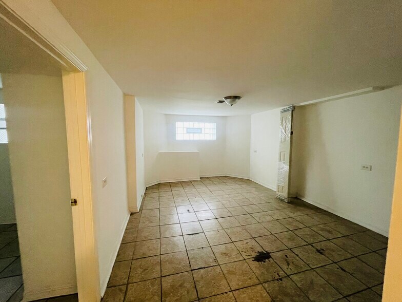 Building Photo - 5214 W Crystal St