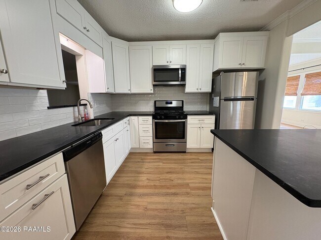 Building Photo - 524 Cedar Crest Ct