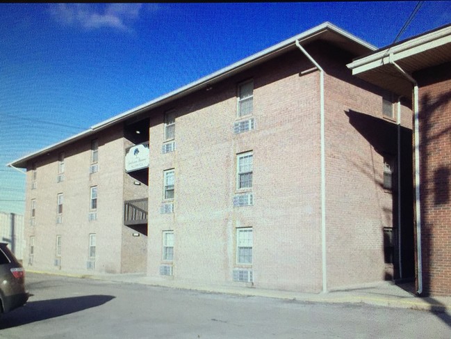 Building Photo - Maple Springs