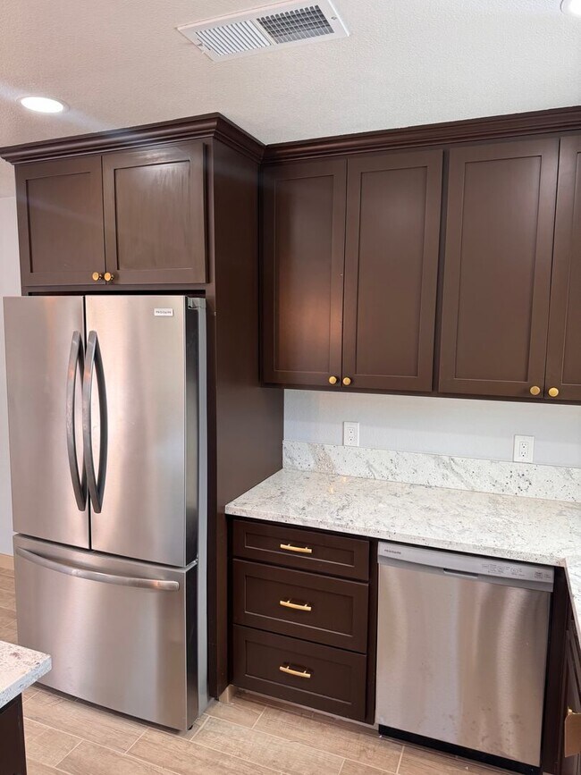Building Photo - Newly Remodeled 2 Bedroom, 2 Bath Back House