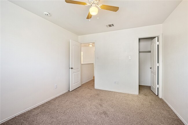 Building Photo - 8109 Verbank Villa