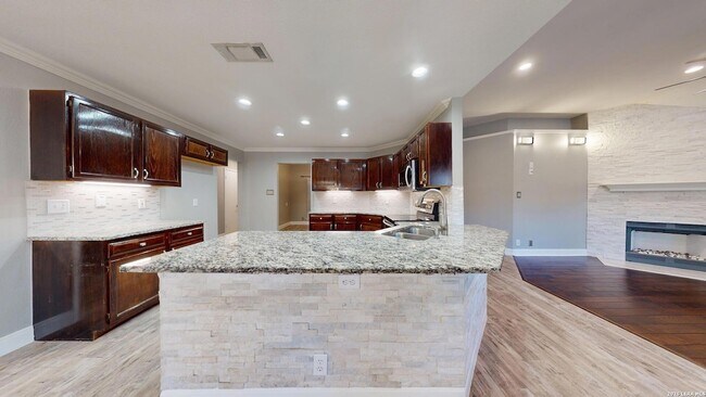 Building Photo - 1009 Crimson Cove Dr