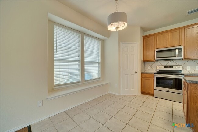 Building Photo - 121 Park Ln