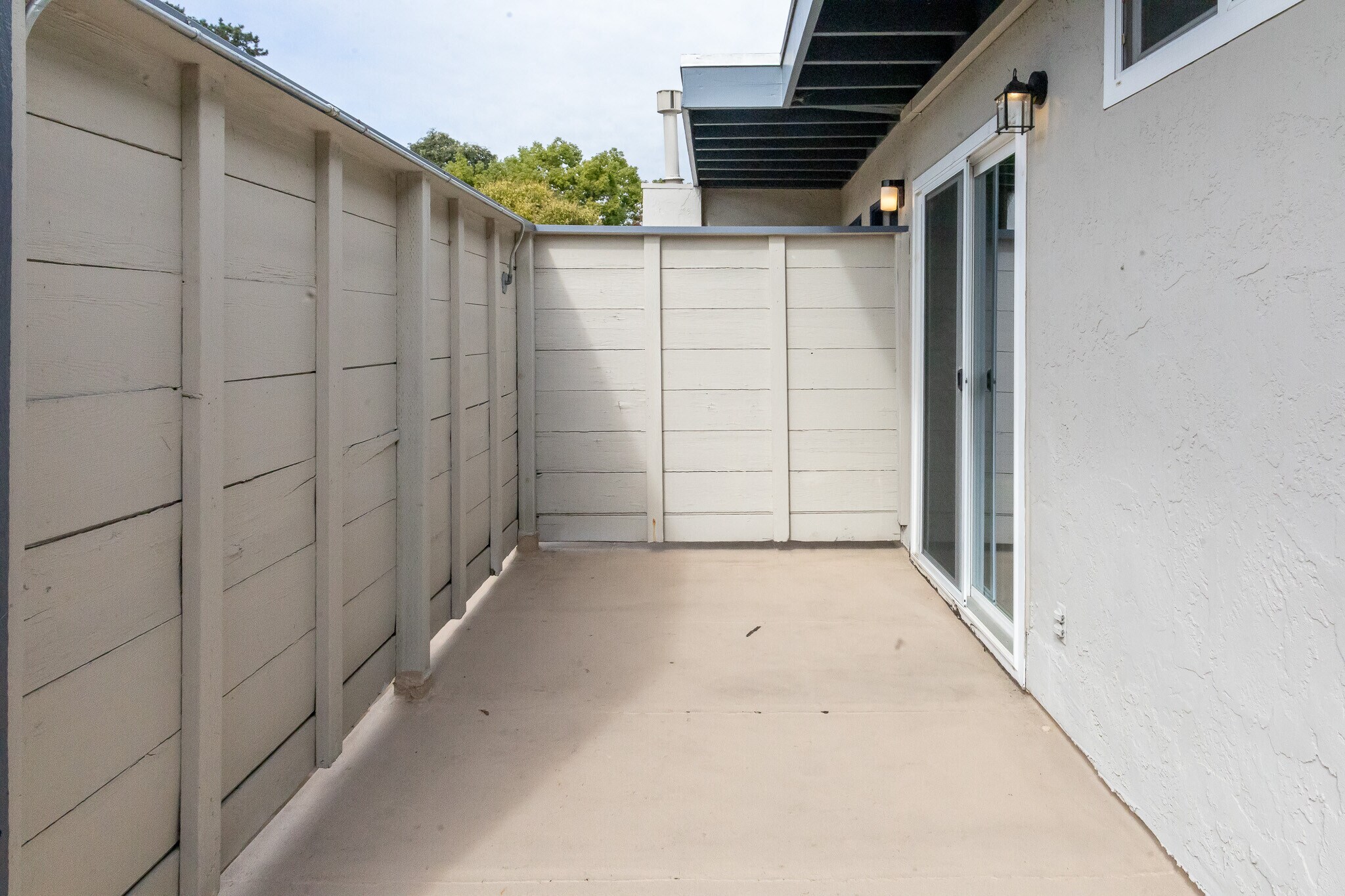 Building Photo - 242 Elwood St