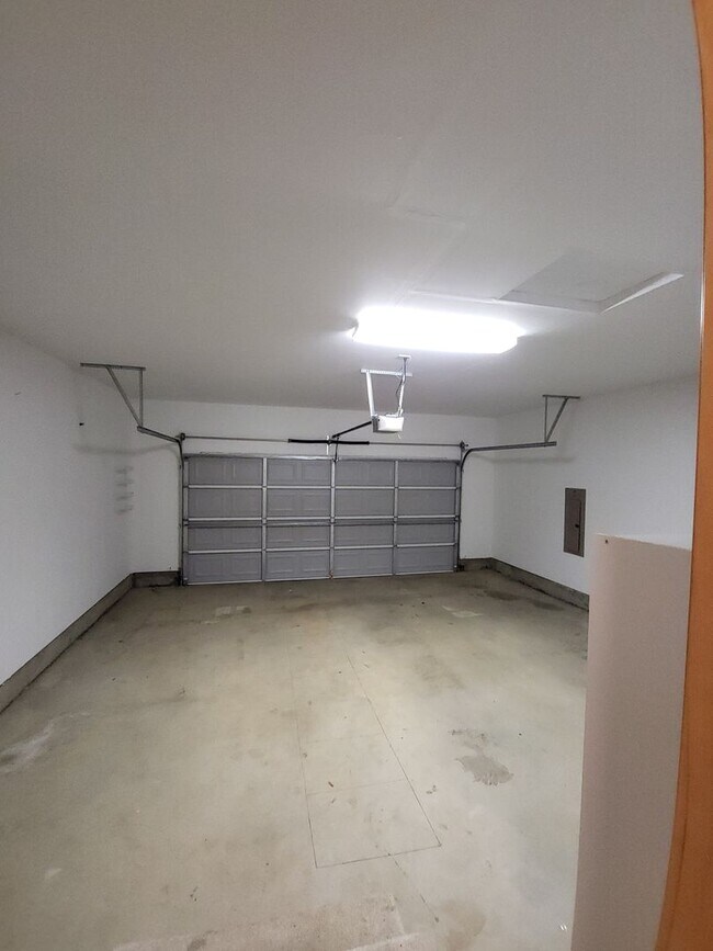 Building Photo - 3 Bedroom 2.5 Bathroom in Napavine