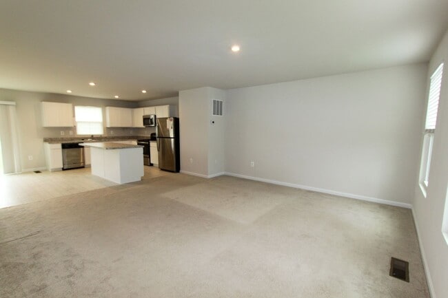 Building Photo - 4 Bed, 2.5 Single Family Home in Bunker Hi...